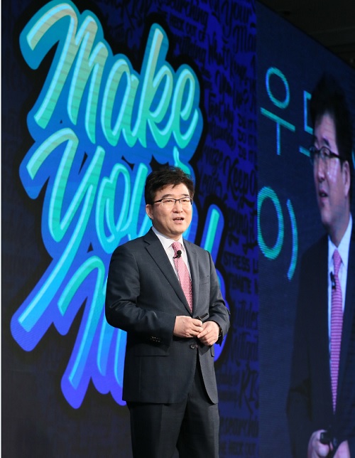19일, 삼성동 코엑스에서 개최된 ‘vFORUM 2019’ 기자 간담회에서 전인호 VMware Korea 사장이 환영사를 전하고 있다.