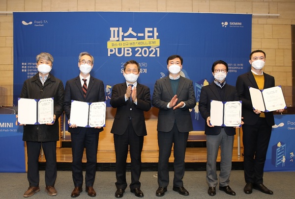(오른쪽 두 번째) 코리아엑스퍼트 대표 박규호