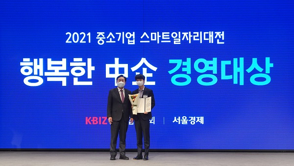 ‘제8회 행복한 중기경영대상’ 대상을 수상한 스틸리언 박찬암 대표